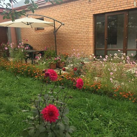Story Guesthouse Степанцмінда Екстер'єр фото