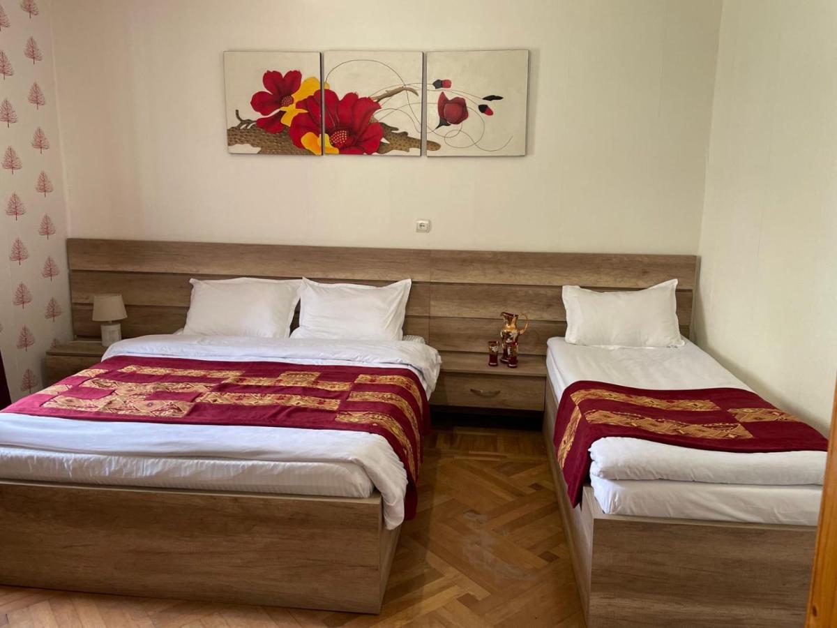 Story Guesthouse Степанцмінда Екстер'єр фото